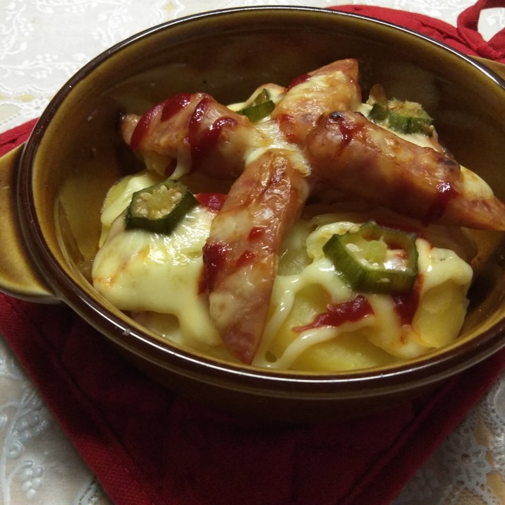 簡単に!オクラとソーセージとポテトでチーズ焼き